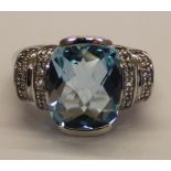 Silver dress ring set with central blue topaz marked 925 size N