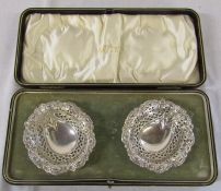 Pair of cased silver bonbon dishes Chester 1904 weight 1.41 ozt L 10 cm maker James Deakin & Son