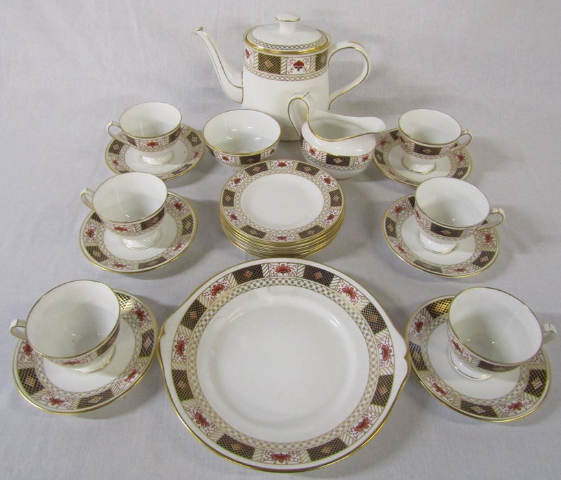 Royal Crown Derby 'Derby Border' tea service consisting of tea pot, milk jug, sugar bowl, cake