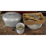 Fish kettle & other items of kitchenalia