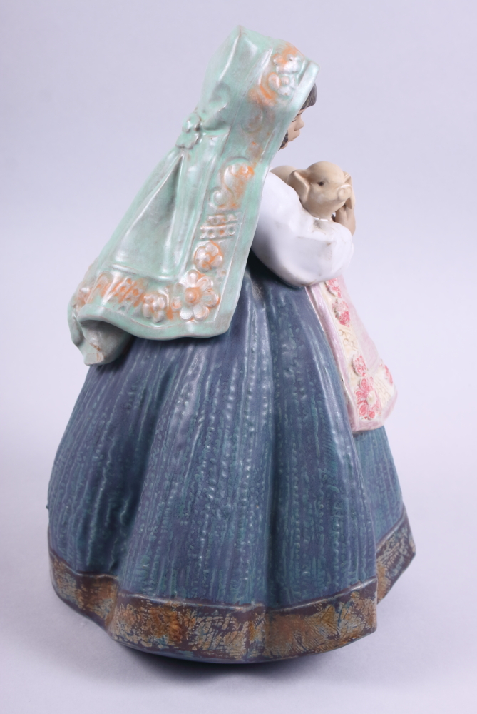 A Lladro gres figure of a girl holding a piglet, "Country Joy" 2356, 11 3/4" high - Image 4 of 5