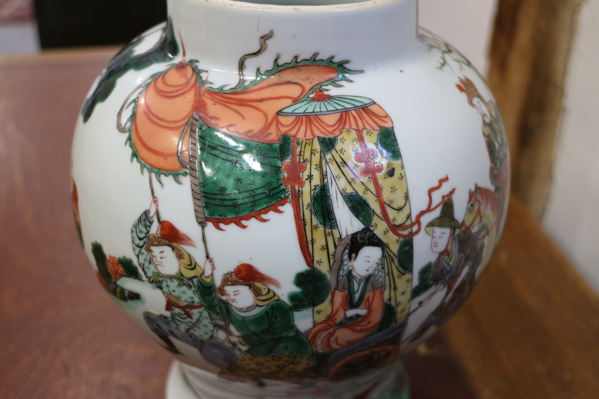 An early 18th century Chinese famille verte warrior decorated porcelain oviform jar, 10" high, - Image 6 of 7
