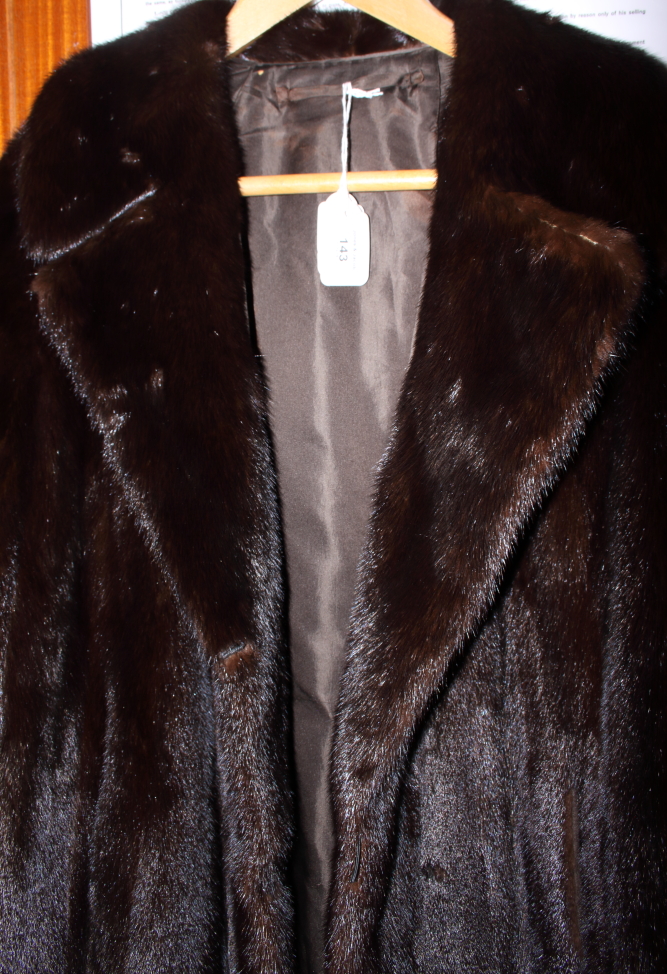 A full length mink coat with shawl collar - Image 3 of 3