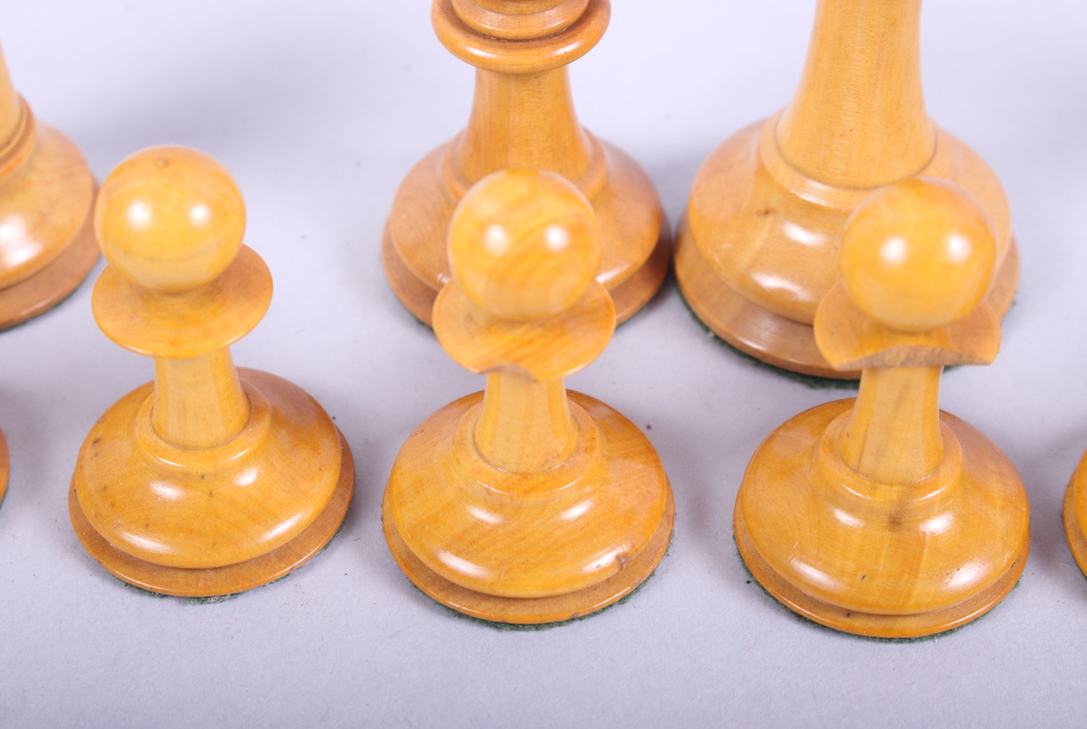 A Jaques turned boxwood and ebonised chess set (some pieces chipped) - Image 5 of 7