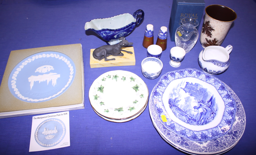 A blue and white meat dish, a Copeland pedestal tureen, various other blue and white china, three - Image 2 of 5