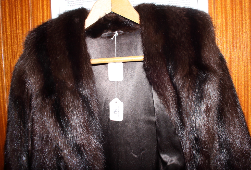 A full length mink coat with shawl collar - Image 2 of 3