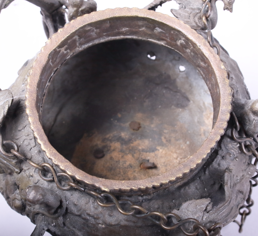 An 18th century style Chinese bronze censer, decorated dragons, monkeys, birds and lizards - Image 4 of 4