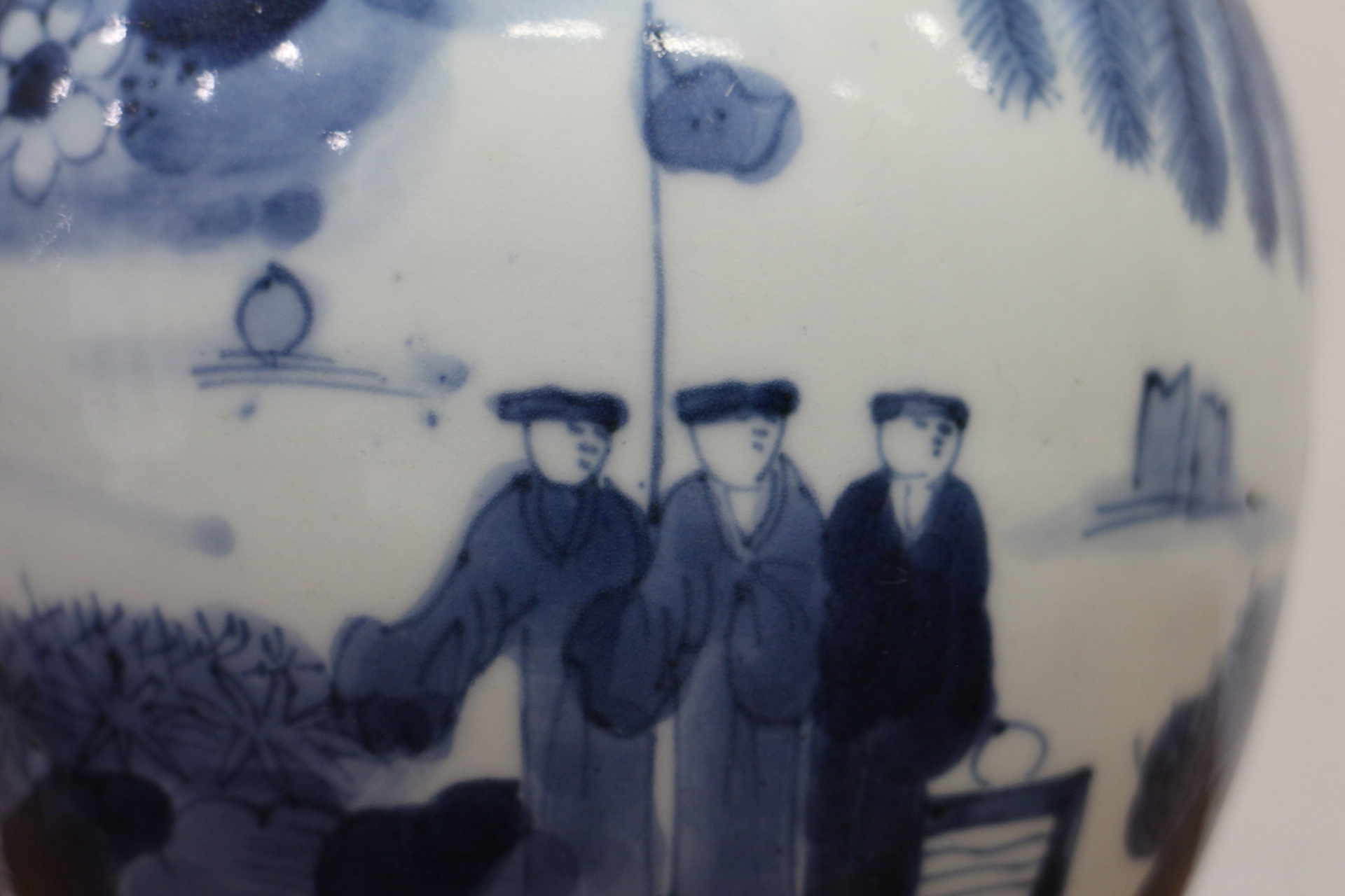 A Chinese blue and white bulbous vase, decorated figures in a garden, 5 3/4" high - Image 5 of 11