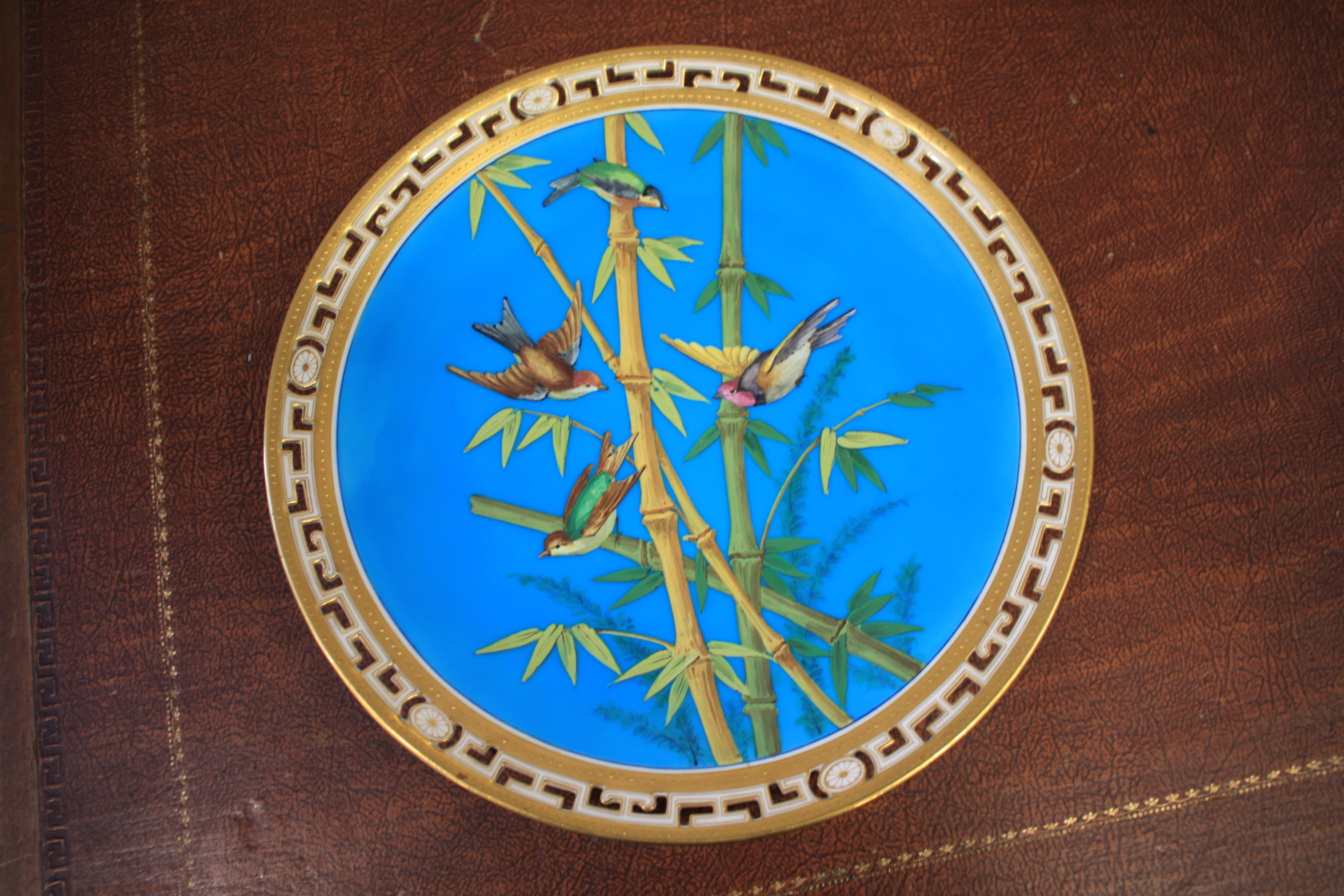 A quantity of mostly Wedgwood "Cabbage" ware plates, two Minton plates decorated bamboo and birds, - Bild 4 aus 15