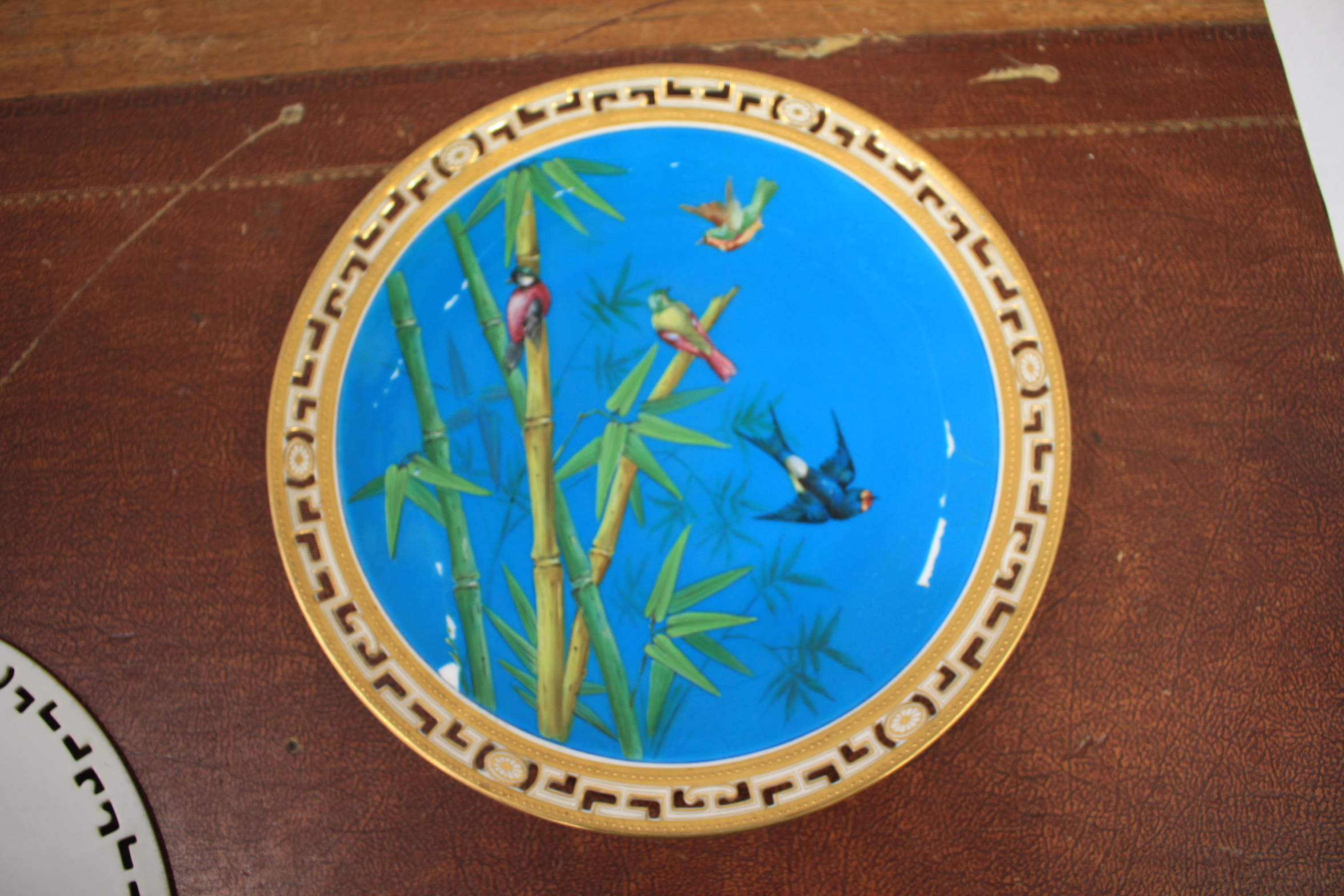 A quantity of mostly Wedgwood "Cabbage" ware plates, two Minton plates decorated bamboo and birds, - Bild 9 aus 15