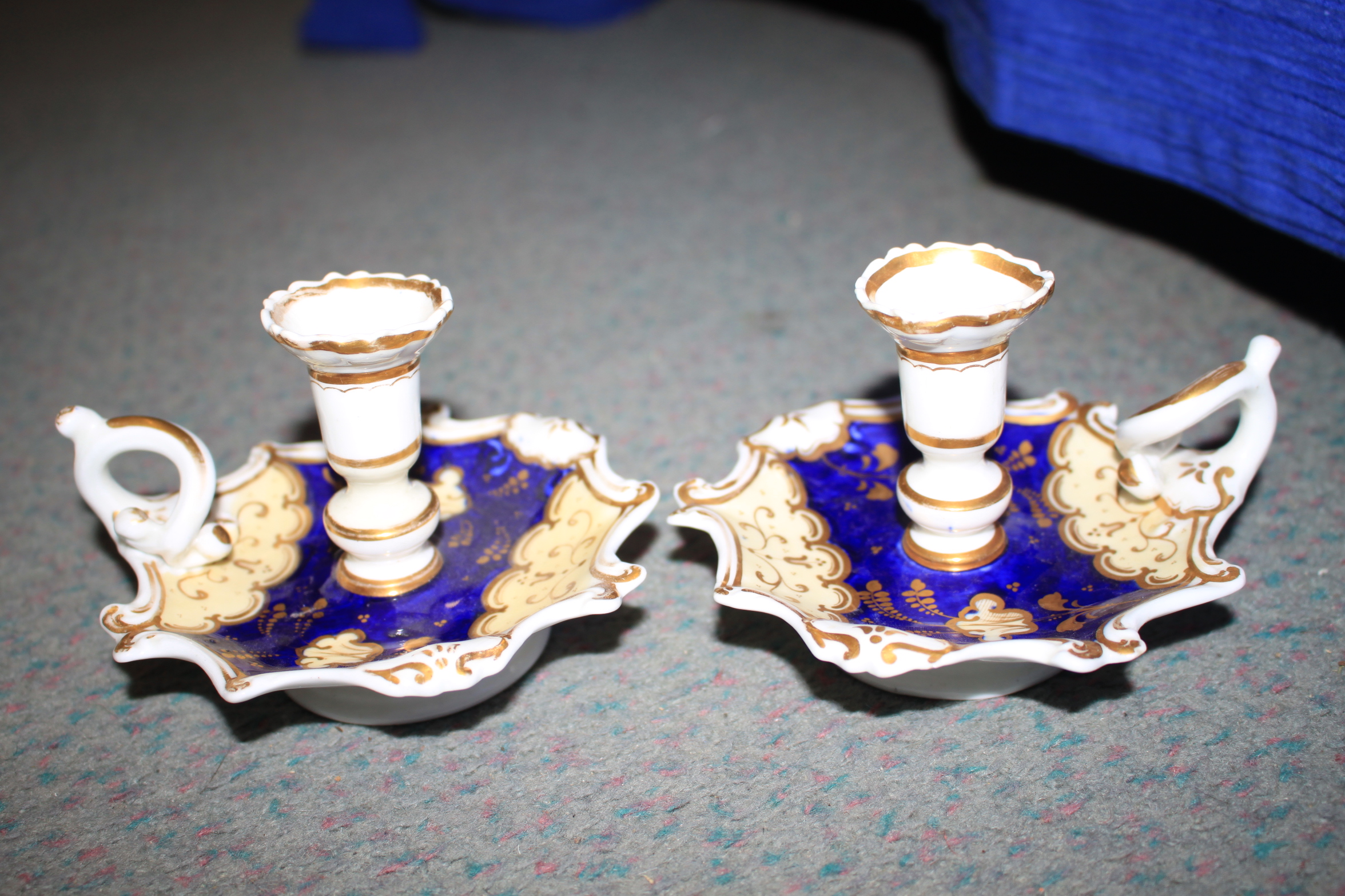 An English part dessert service, decorated flowers on a blue ground, two Spode plates, two spill - Image 4 of 28