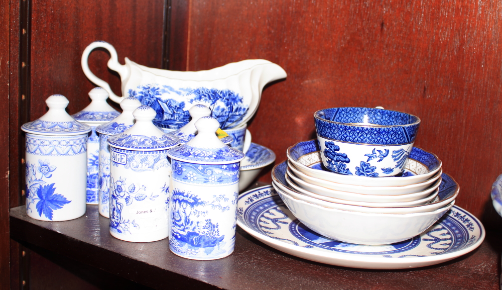 A quantity of Spode "Italian" pattern china, a selection of "Old Willow" pattern china and other - Image 4 of 6