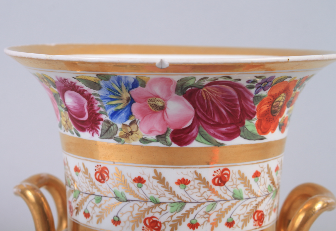 An early 19th century Derby campana vase with rose and floral bands, 7 3/4" high - Image 6 of 11