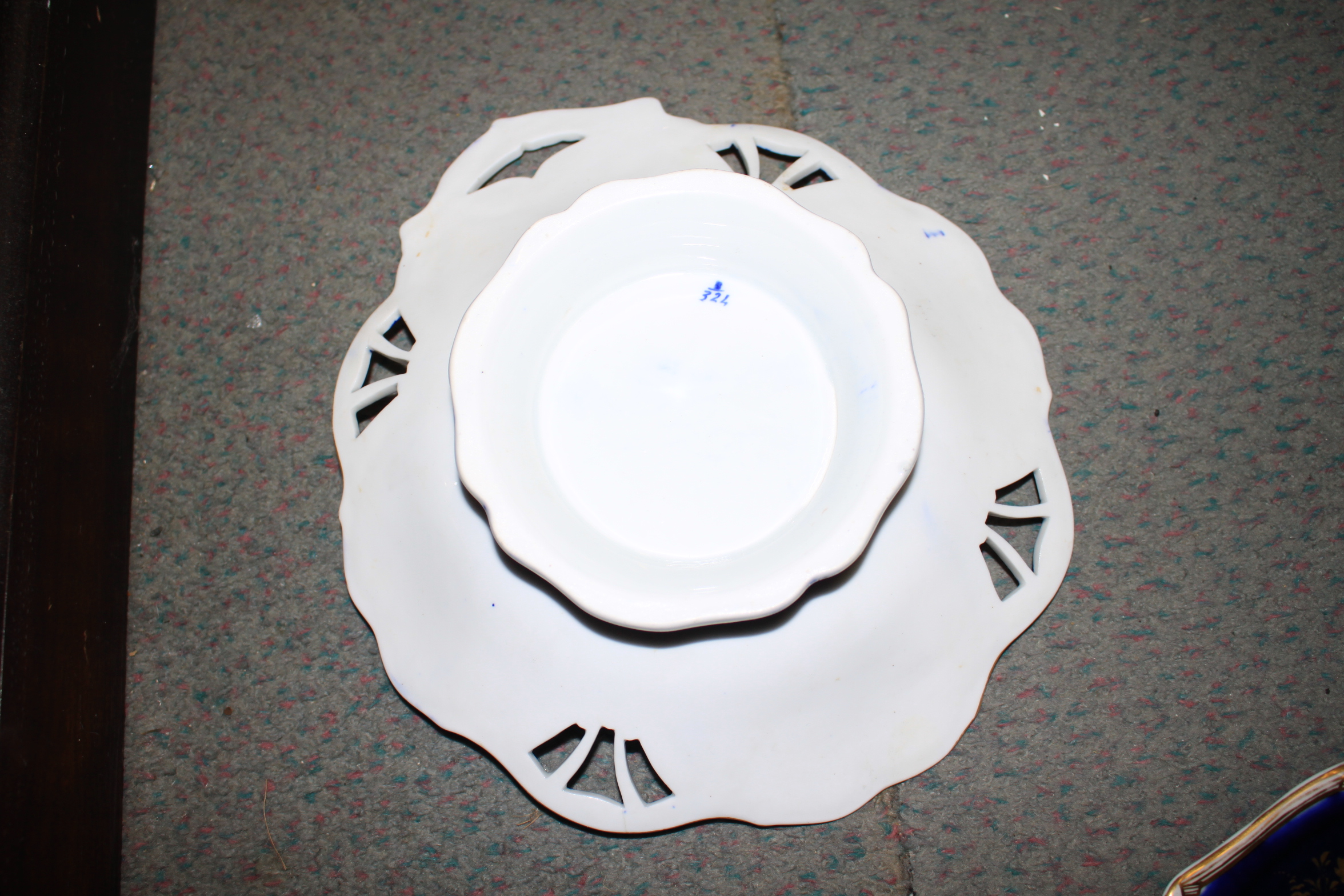 An English part dessert service, decorated flowers on a blue ground, two Spode plates, two spill - Image 21 of 28