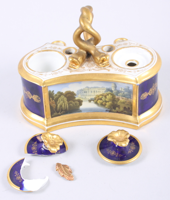 A Flight Barr & Barr porcelain double inkwell, decorated with a view of Warwick Castle, 5 1/2"