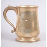 A silver pint tankard, 12.2oz troy approx