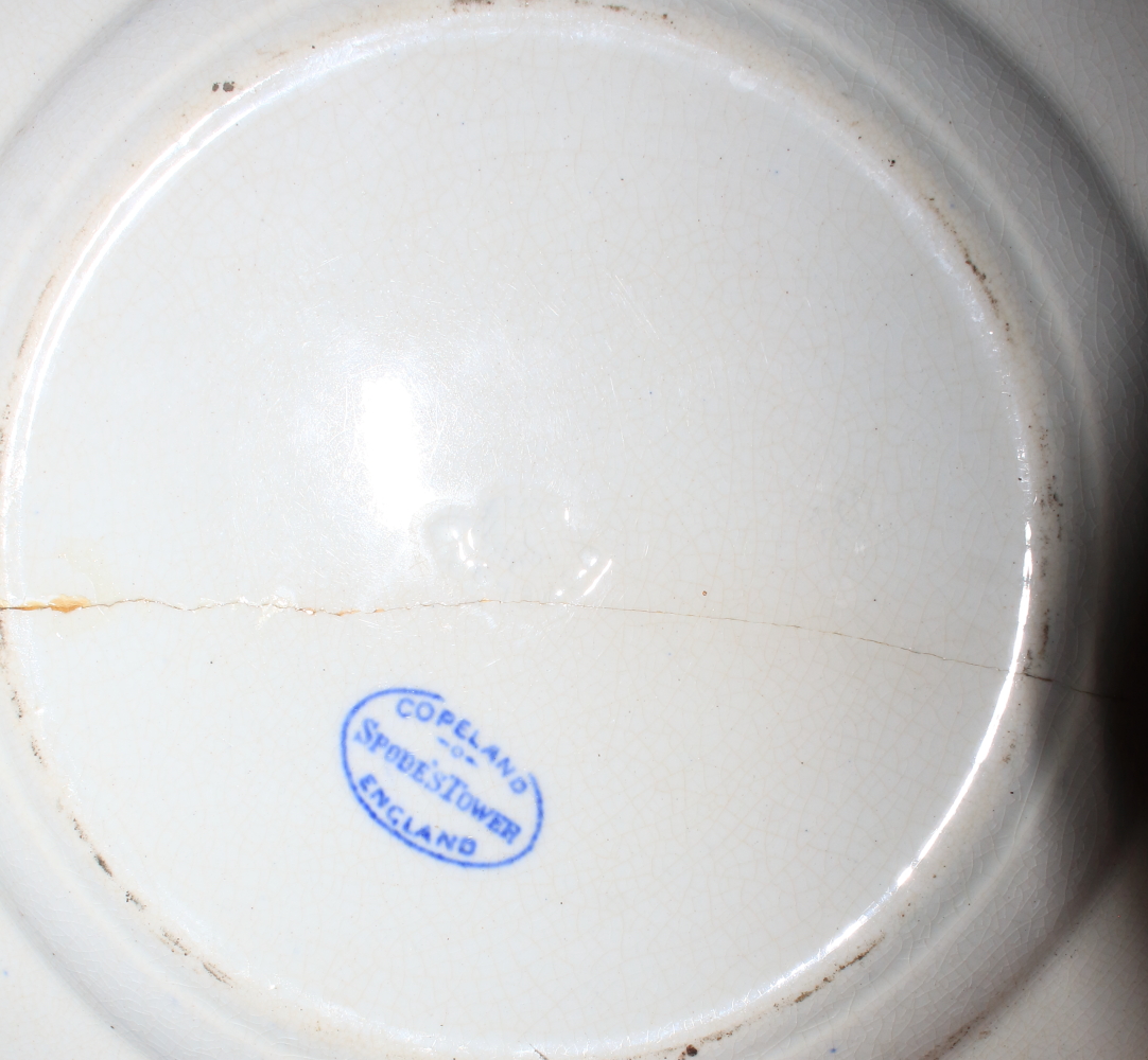 A selection of blue and white transfer decorated pottery - Image 3 of 6