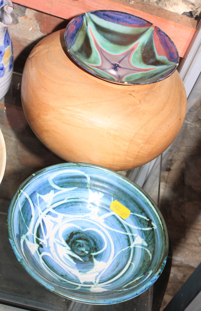 An Aldermaston pottery bowl, 6 1/2" dia, two other similar bowls, a tin glazed jug, and a turned - Image 2 of 6