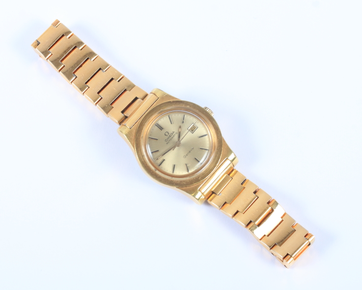 A lady's Omega Geneve gilt metal bracelet watch with automatic movement, gilt dial with baton