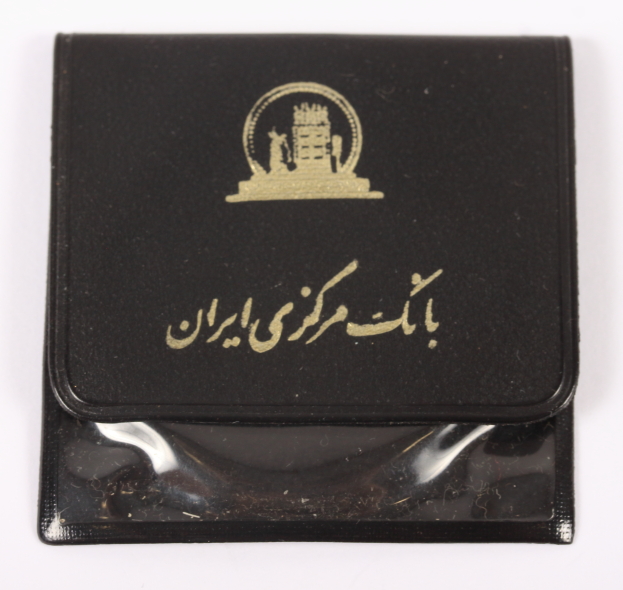 A Persian Shah Mohamed Reza Pahlavi coronation gold medallion, 34.8g - Bild 3 aus 3