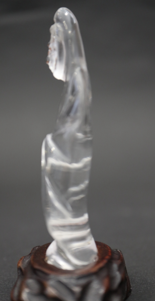 A rock crystal figure of a Kuan Yin, on hardstone stand, 3" high - Image 3 of 7