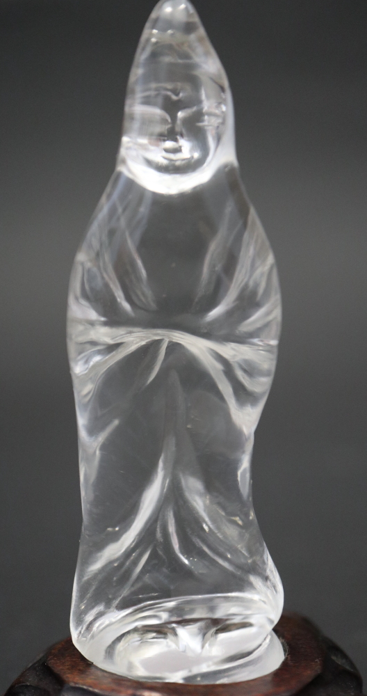 A rock crystal figure of a Kuan Yin, on hardstone stand, 3" high - Image 4 of 7