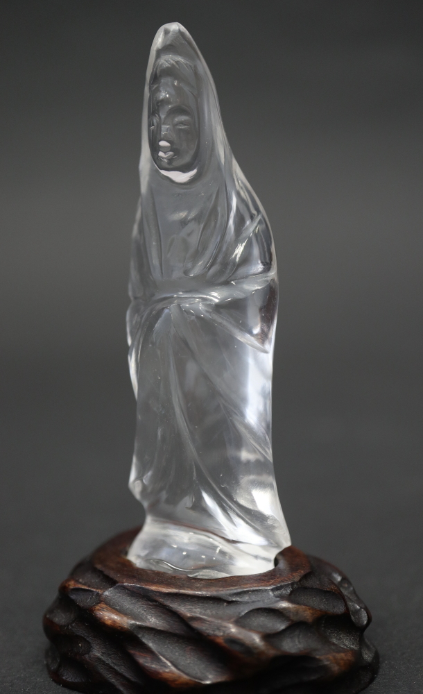 A rock crystal figure of a Kuan Yin, on hardstone stand, 3" high - Image 2 of 7