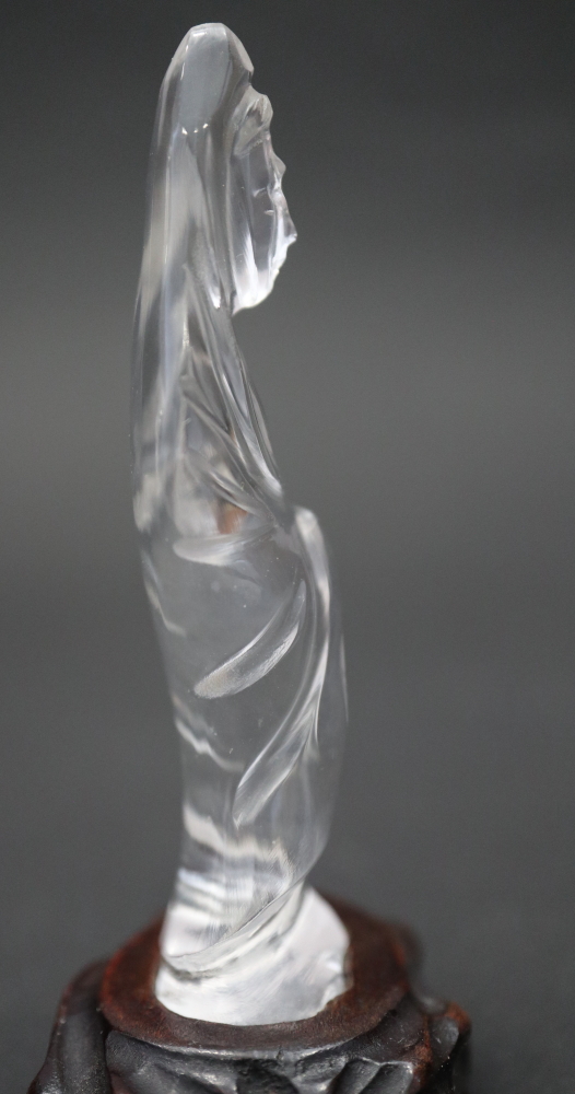 A rock crystal figure of a Kuan Yin, on hardstone stand, 3" high - Image 5 of 7