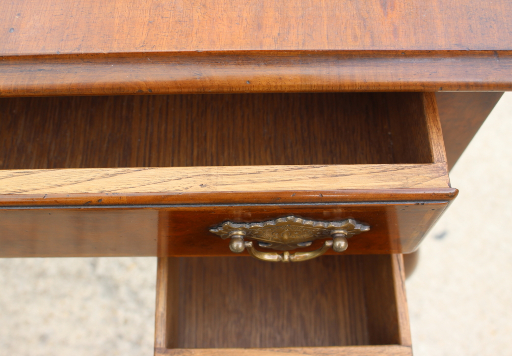 A well reproduced walnut lowboy with quarter veneered top, fitted one long and two small drawers, on - Image 3 of 7
