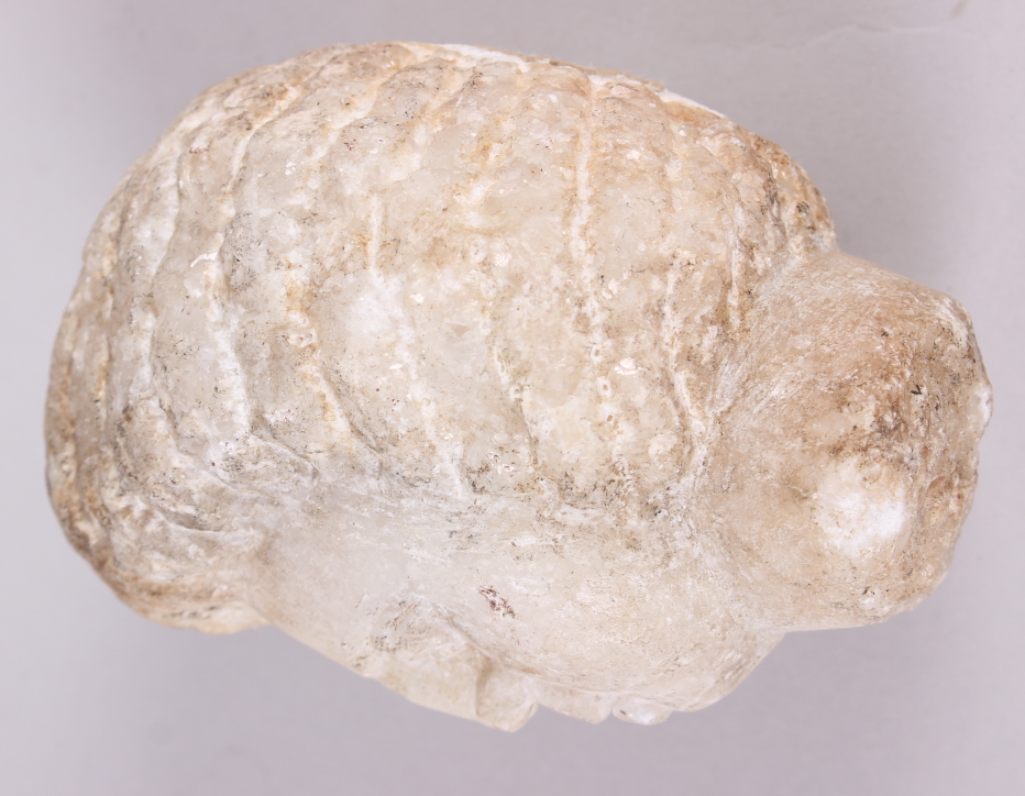 An antique white marble head, 4 1/4" high - Bild 2 aus 5