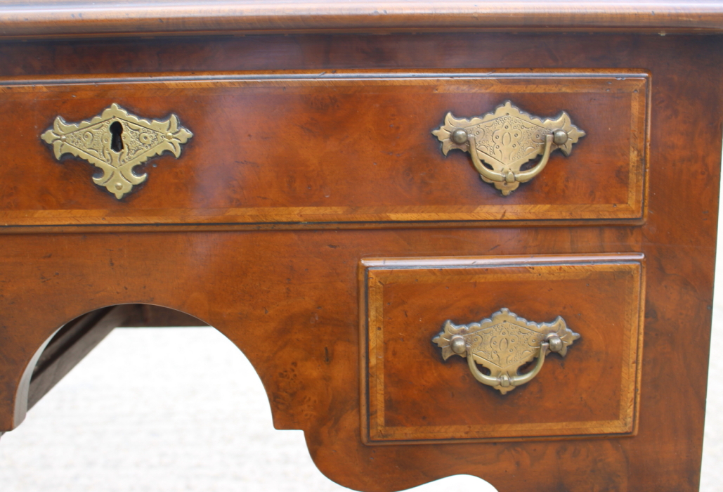 A well reproduced walnut lowboy with quarter veneered top, fitted one long and two small drawers, on - Image 4 of 7