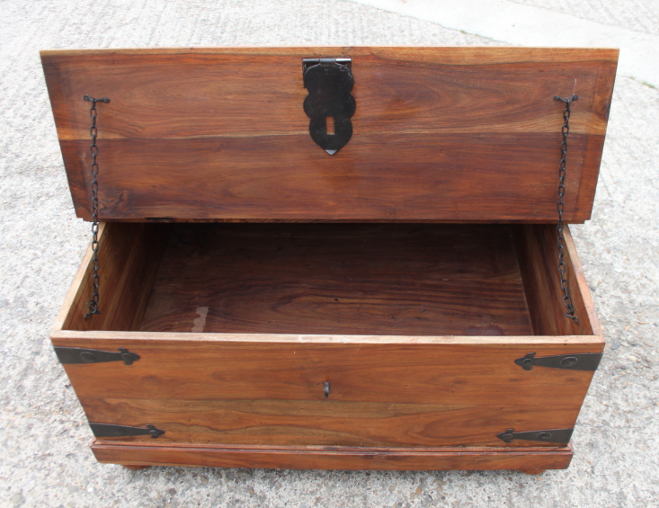 A sheesham square coffee table/coffer chest with hinged lid, on turned supports, 37" square x 17 1/ - Image 3 of 3