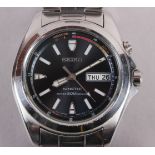 A gentleman's Seiko Kinetic stainless steel bracelet watch with blued dial and baton numerals