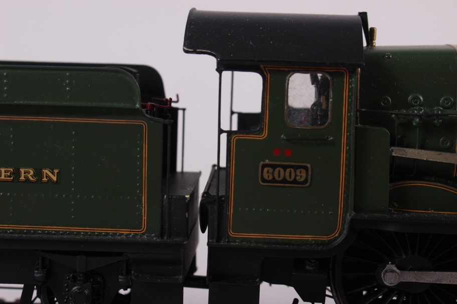 A Bassett Lowke O gauge scale model of GWR 6009 "King Charles II" locomotive and tender, in - Image 7 of 17