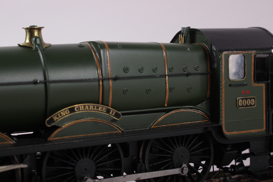 A Bassett Lowke O gauge scale model of GWR 6009 "King Charles II" locomotive and tender, in - Image 11 of 17