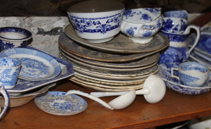 A Spode "Italian" meat plate, 18" wide, five matching plates, two teapots, and an assorted 19th - Image 8 of 9