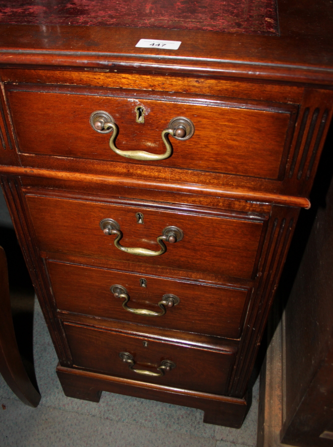 An Edwardian pedestal desk with red tooled leather lined top, fitted nine drawers, on bracket - Image 2 of 4