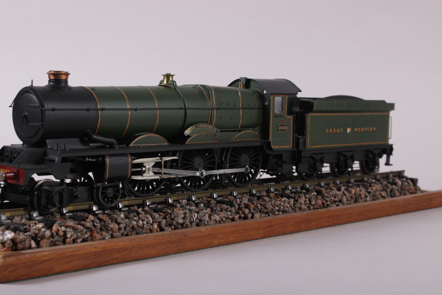 A Bassett Lowke O gauge scale model of GWR 6009 "King Charles II" locomotive and tender, in - Image 9 of 17
