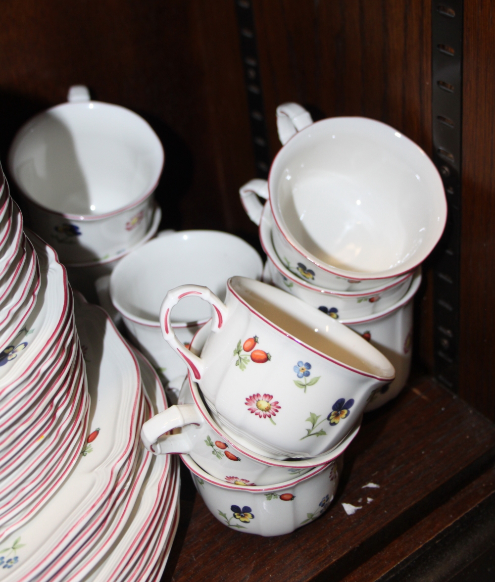 A Villeroy and Boch "Petite Fleur" pattern part combination service - Image 4 of 5