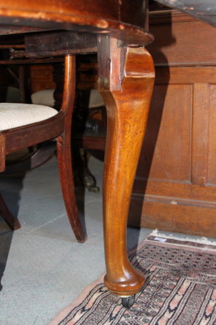 A 19th century mahogany extending dining table with three extra leaves, on cabriole supports and pad - Image 3 of 3