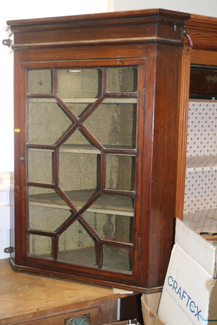 A late Georgian mahogany corner display cabinet enclosed astragal glazed doors, 31" wide x 18"