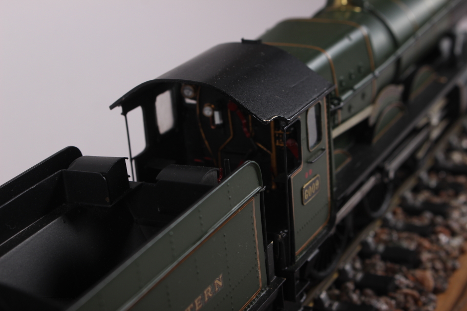 A Bassett Lowke O gauge scale model of GWR 6009 "King Charles II" locomotive and tender, in - Image 4 of 17