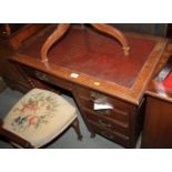 An Edwardian oak single pedestal desk with American cloth top, fitted four drawers, 36" wide x 20"