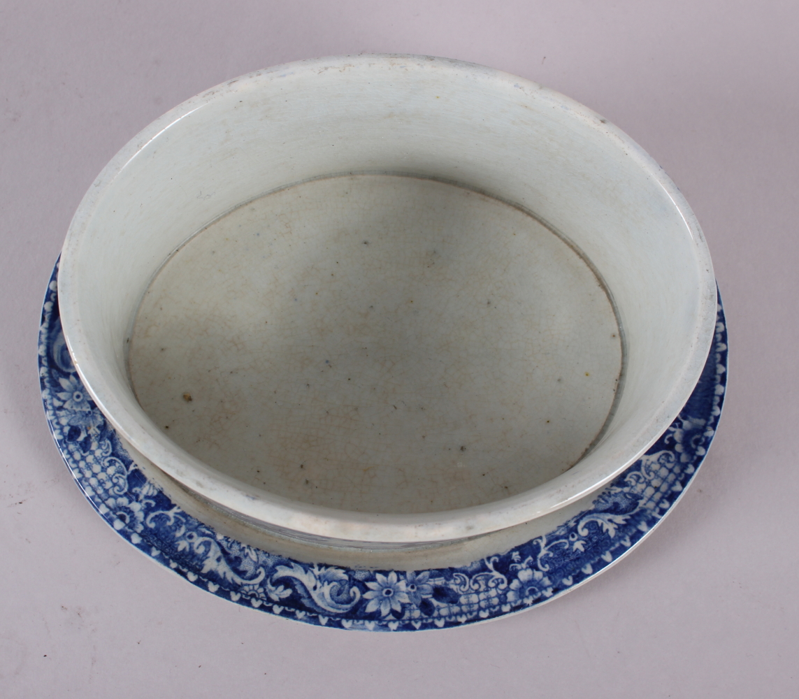 An early 19th century Davenport "Chinese Garden" pattern oval butter dish and cover with integral - Image 3 of 5