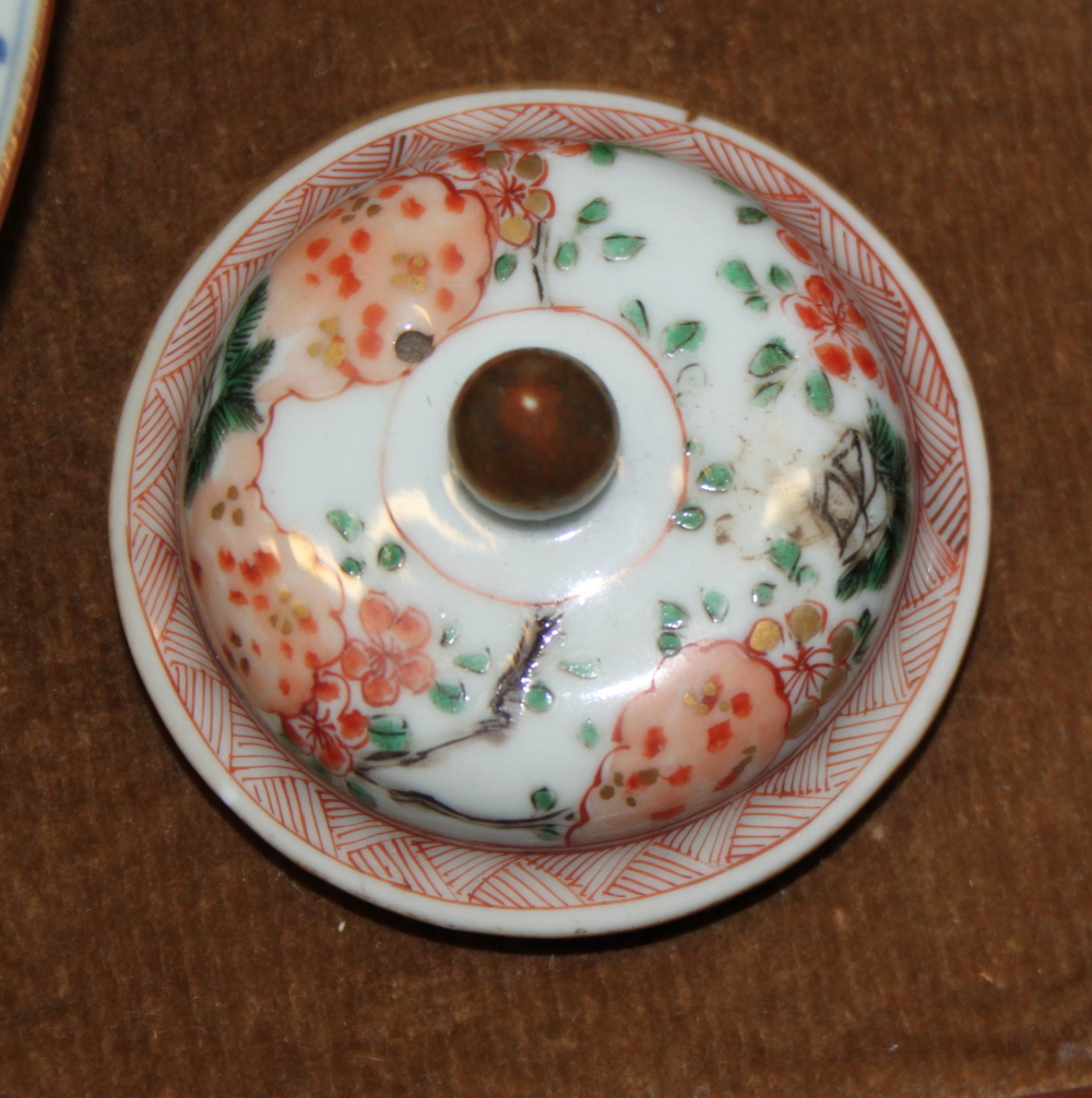 A Chinese blue and white Meiping vase, decorated figure, 6 1/2" high, a blue and white brush pot - Image 11 of 29