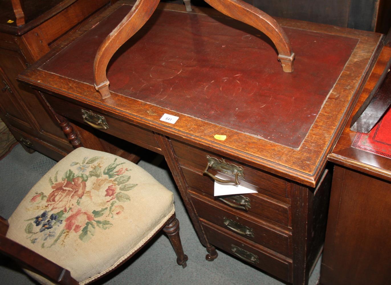 An Edwardian oak single pedestal desk with American cloth top, fitted four drawers, 36" wide x 20"