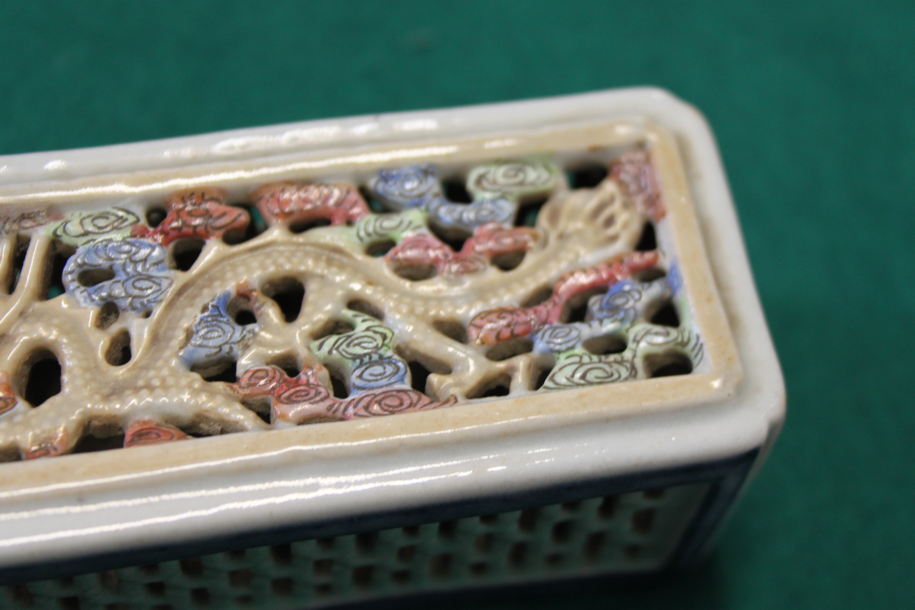 A Chinese cricket box, decorated dragons, 8 1/4" wide - Image 6 of 12