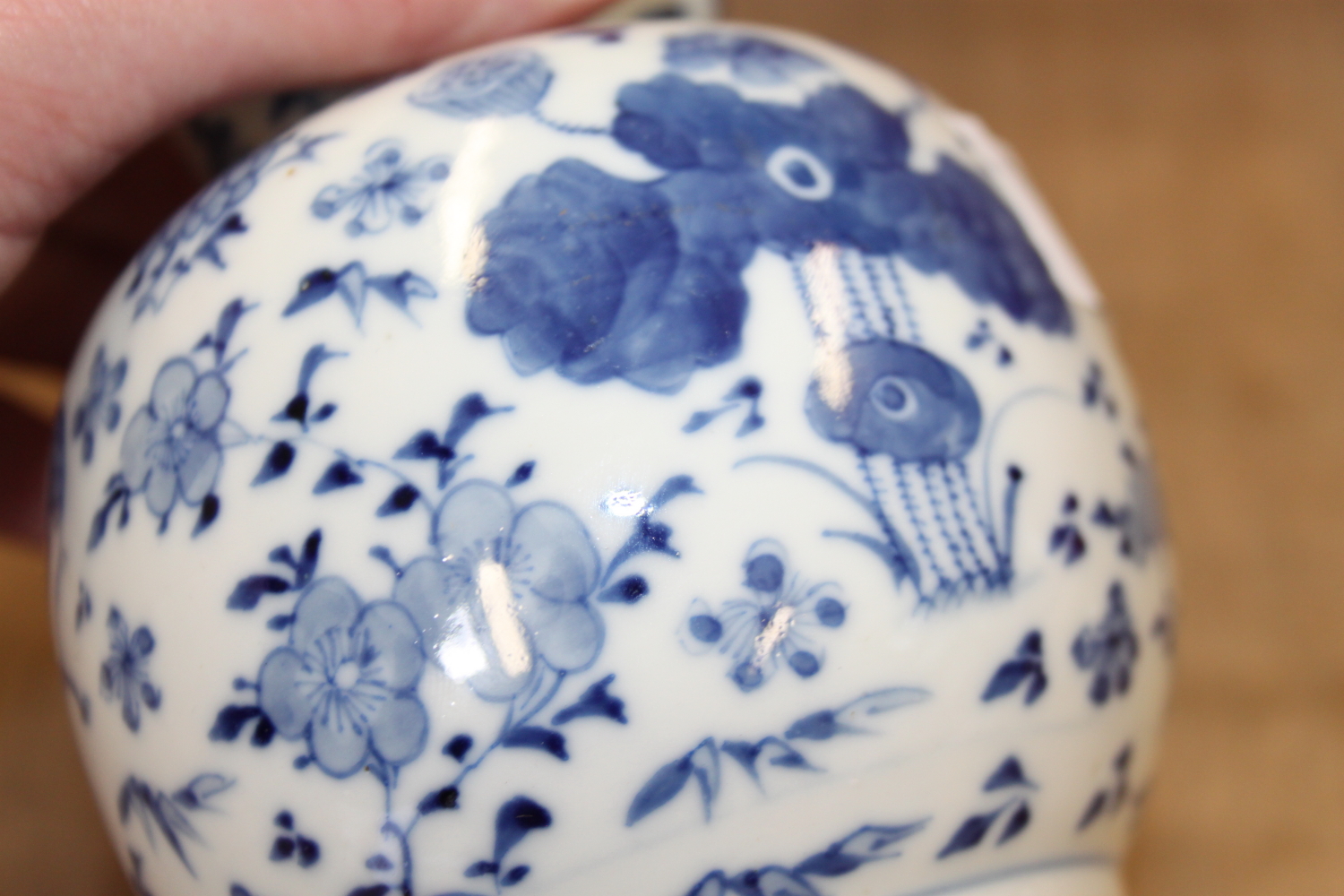 A 19th century Chinese blue and white double gourd vase, decorated birds amongst foliage, 7" high - Image 11 of 11