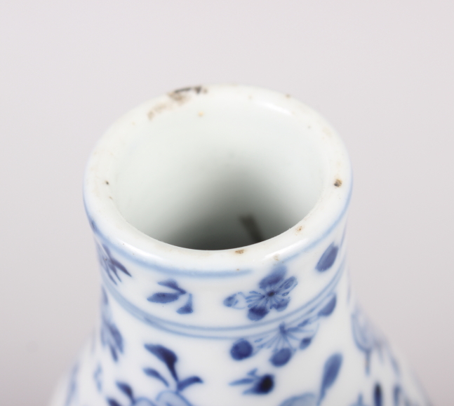 A 19th century Chinese blue and white double gourd vase, decorated birds amongst foliage, 7" high - Image 5 of 11