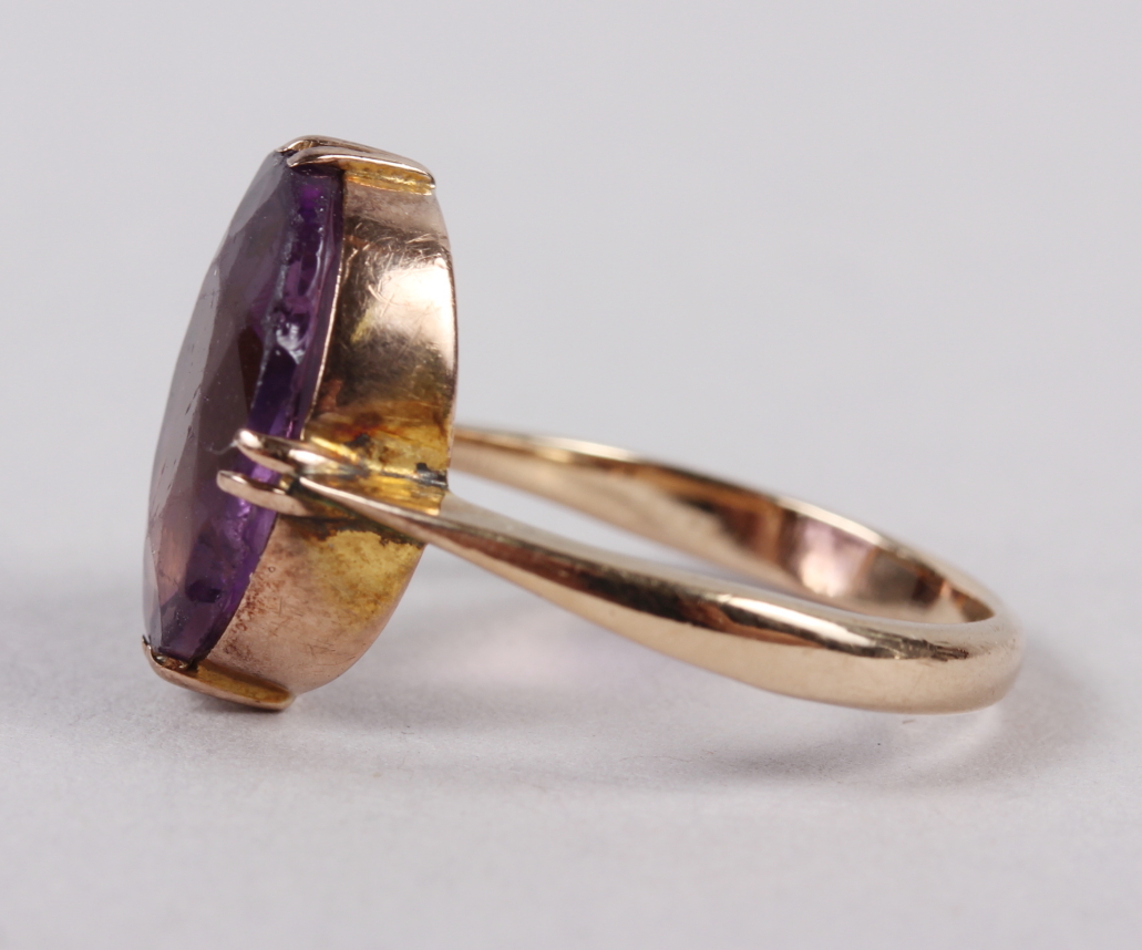 A 1900 half sovereign and a 9ct gold ring set amethyst, size L - Image 4 of 6